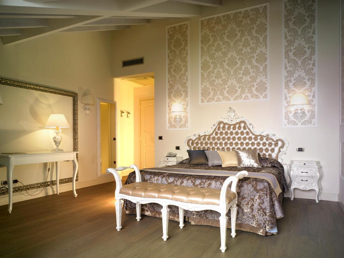 Hotel Villa Del Sogno Gardone Riviera Habitación foto